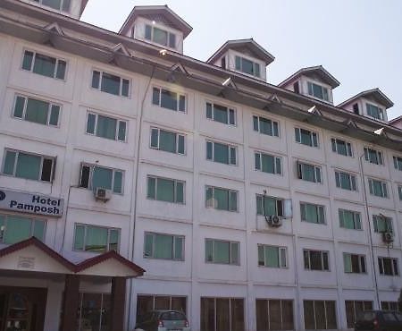 Hotel Pamposh Сринагар Экстерьер фото