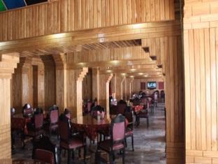 Hotel Pamposh Сринагар Экстерьер фото